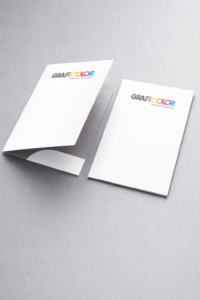 Pasta em papel couchê com bolsa